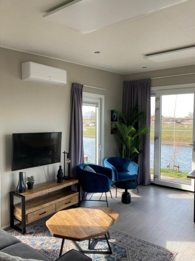 Tiny Vakantiehuis Aan Het Water Met Eigen Steiger En Airco Kampen Dış mekan fotoğraf